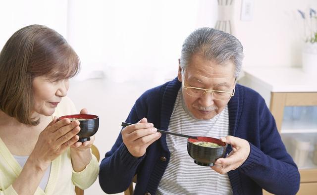 八戒体育真人人到多少岁才算是老年人？标准答案已揭晓希望你早作了解(图4)