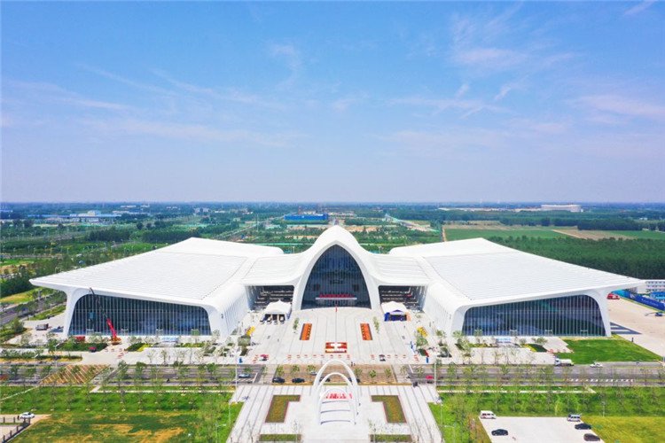 八戒体育真人：国际锐评：雷蒙多的“雷人雷语”是对国际经贸的无知还是装戆？